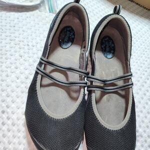 TEVA EUC WOMENS SZ 8 MARY JANE FLAT SLIPON SHOES
